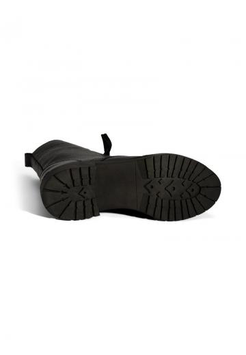 Ботинки на шнуровке