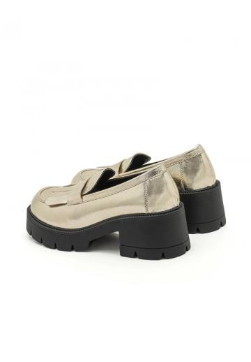 Туфли с высоким носом