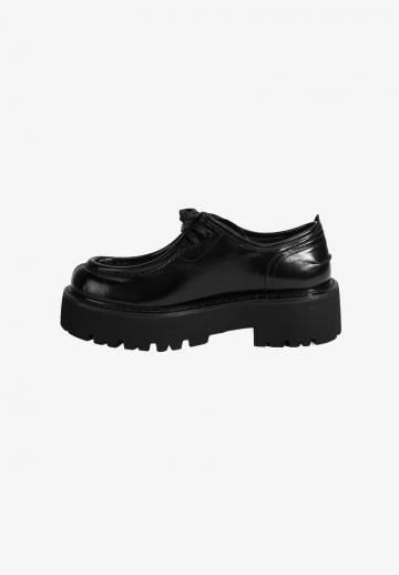 Туфли с высоким носом