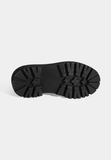 Туфли с высоким носом