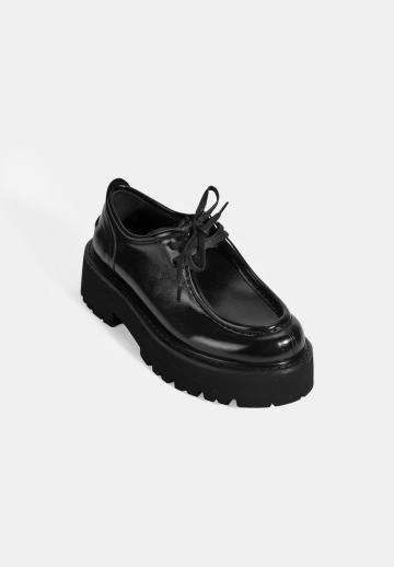 Туфли с высоким носом