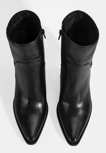 Полусапожки на высоком каблуке