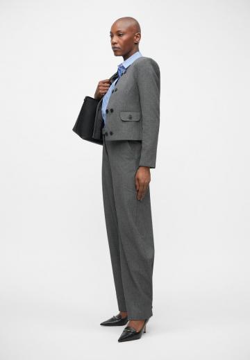 Блейзер с накладными карманами