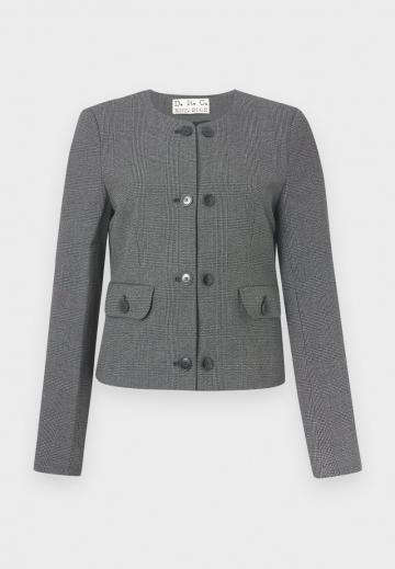 Блейзер с накладными карманами