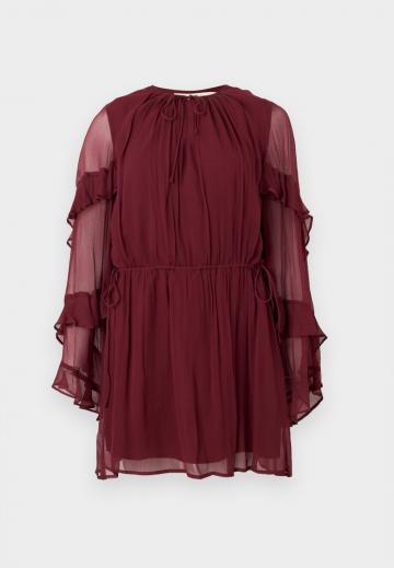 Короткое платье