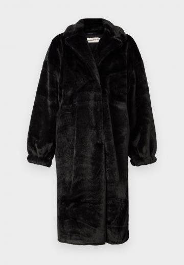 Шерстяное пальто