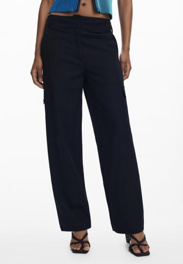 Брюки с накладными карманами