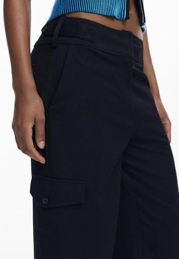 Брюки с накладными карманами