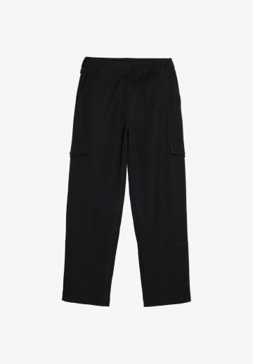 Брюки с накладными карманами