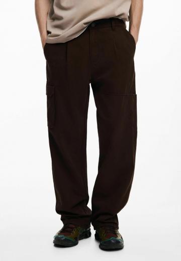 Брюки с накладными карманами