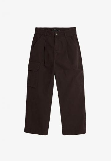 Брюки с накладными карманами