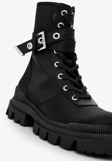 Ботинки на шнуровке