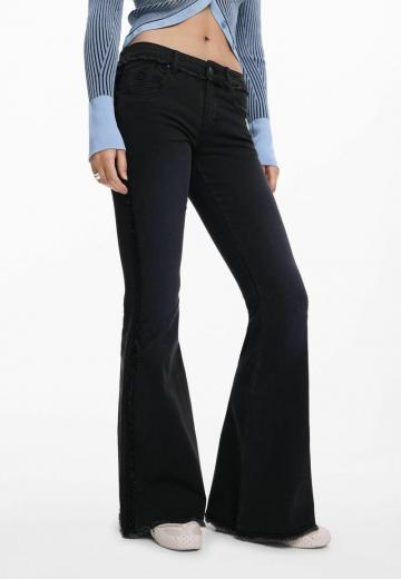 Клешеные джинсы