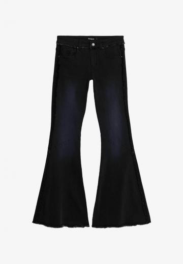 Клешеные джинсы