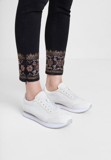 Гандбольные кроссовки