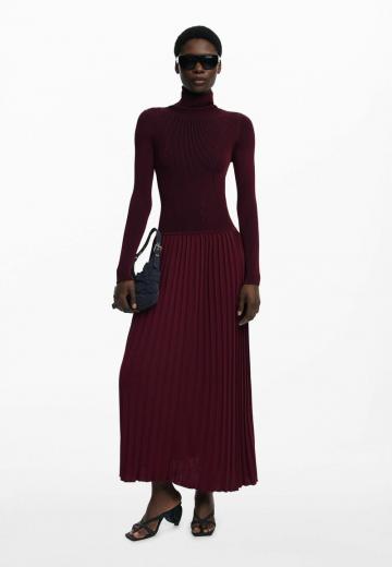 Вязаное платье