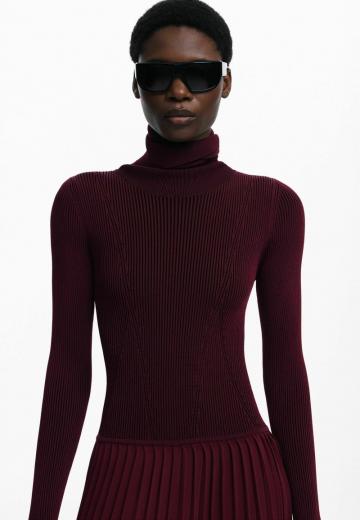 Вязаное платье