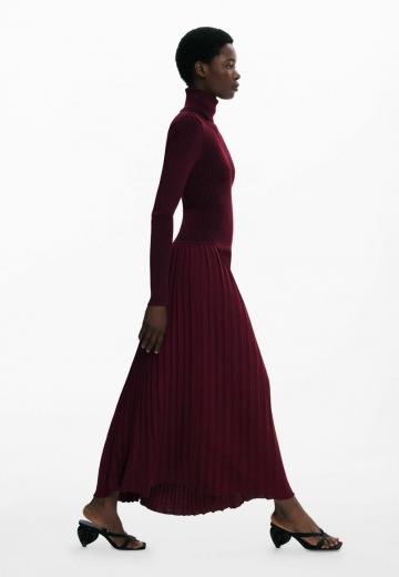 Вязаное платье