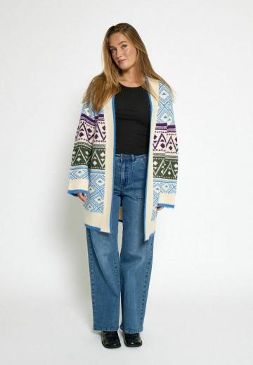 Жаккардовая вязаная кофта