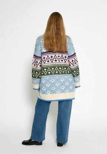 Жаккардовая вязаная кофта