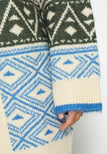 Жаккардовая вязаная кофта
