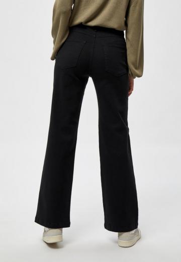 Клешеные джинсы