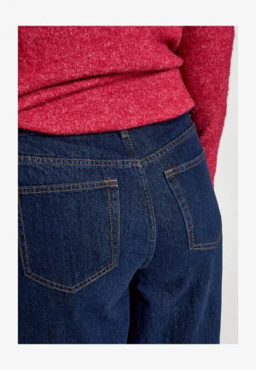 Клешеные джинсы