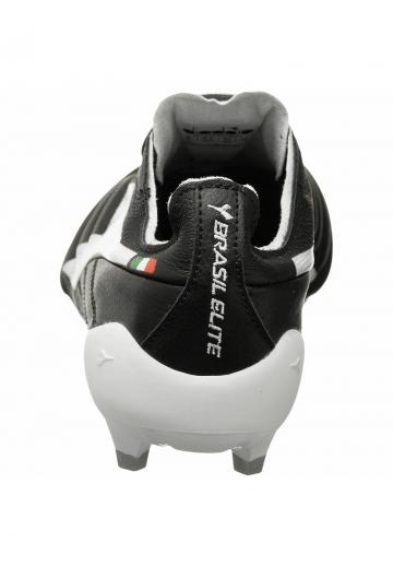 Футбольные бутсы