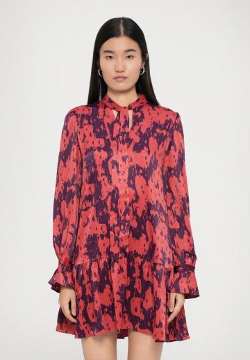 Короткое платье