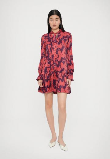 Короткое платье