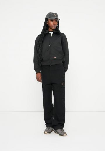 Куртка с накладнымит карманами