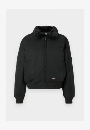 Куртка с накладнымит карманами