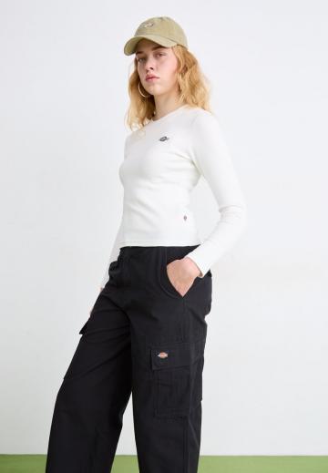 Брюки с накладными карманами