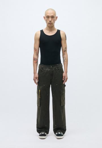 Брюки с накладными карманами