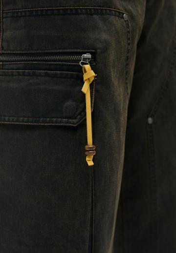 Брюки с накладными карманами