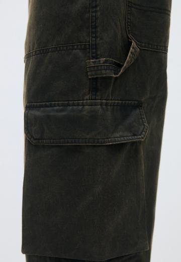 Брюки с накладными карманами