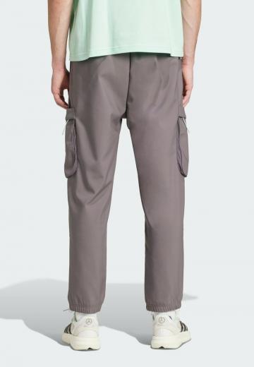 Брюки с накладными карманами