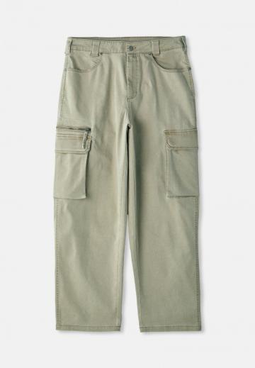 Брюки с накладными карманами