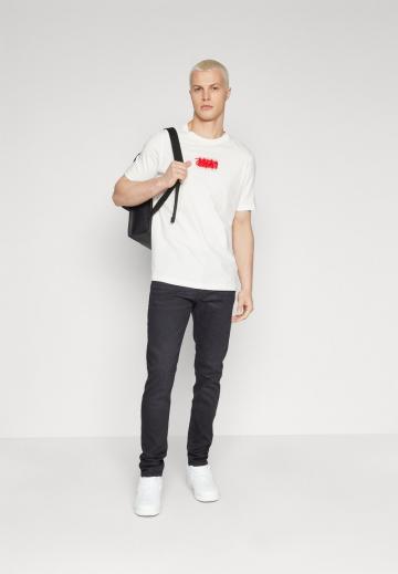 Узкие джинсы