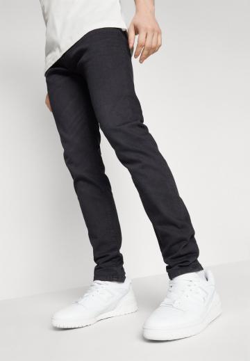 Узкие джинсы