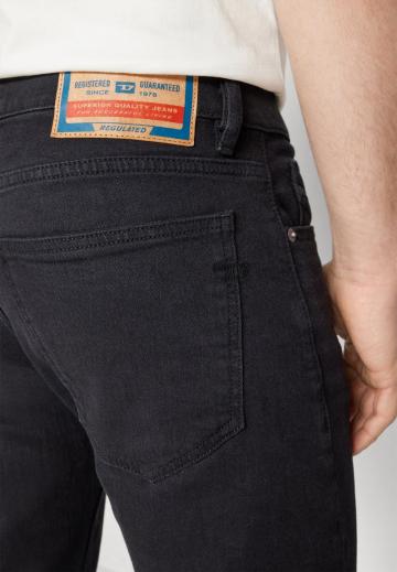 Узкие джинсы