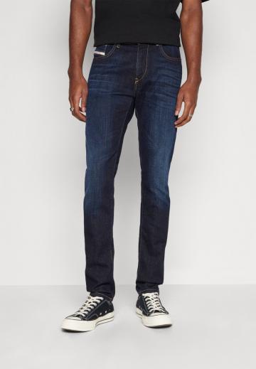 Узкие джинсы