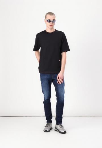 Узкие джинсы