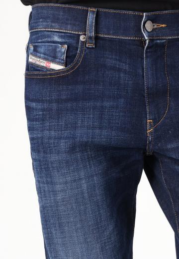 Узкие джинсы