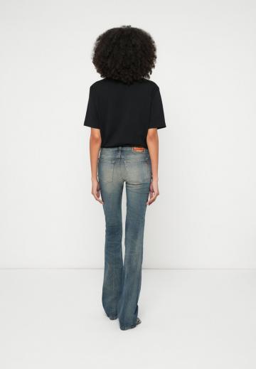 Узкие джинсы