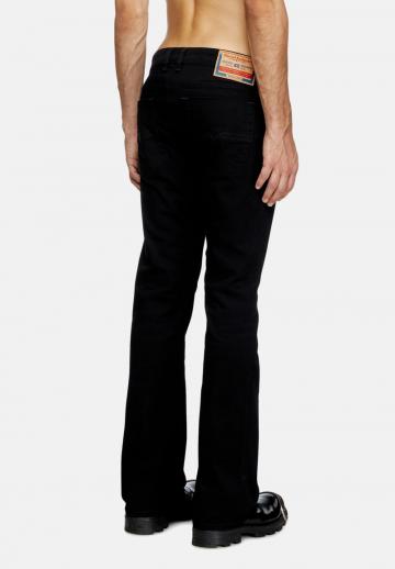 Клешеные джинсы