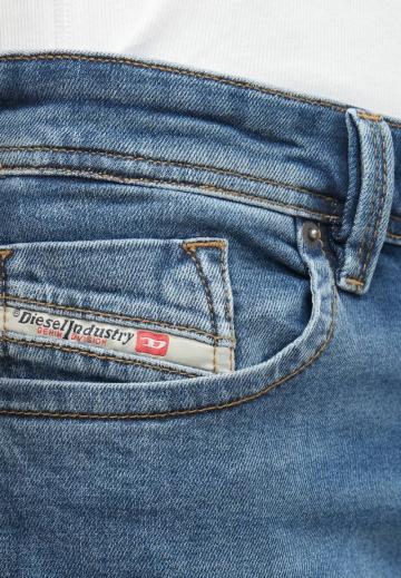 Прямые джинсы