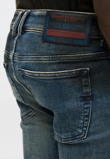 Узкие джинсы