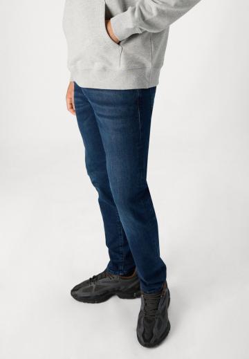 Узкие джинсы