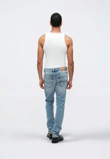 Узкие джинсы